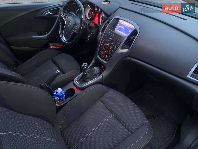 Универсал Opel Astra 2013 в Смеле