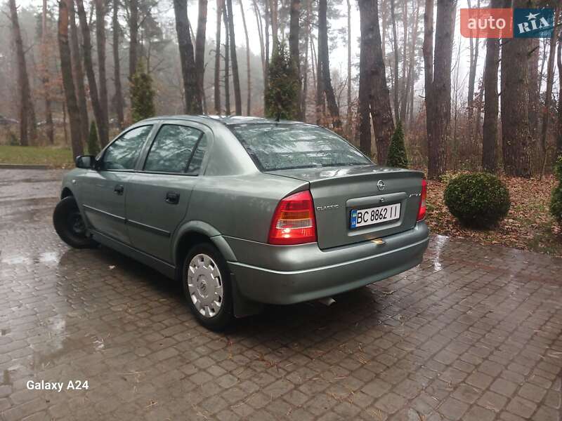 Седан Opel Astra 2006 в Львові