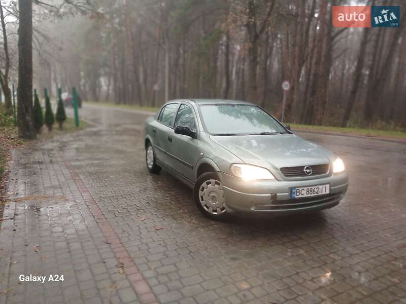Седан Opel Astra 2006 в Львові