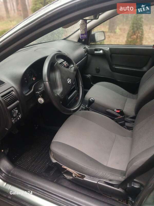 Седан Opel Astra 2006 в Львові