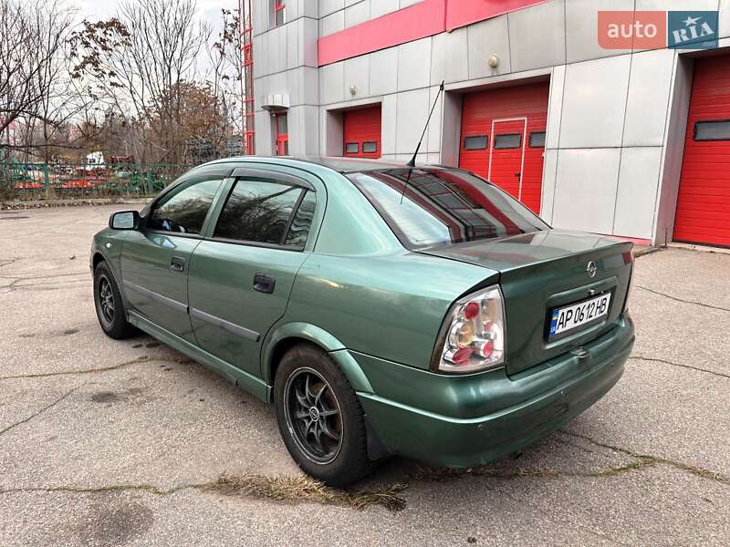 Седан Opel Astra 2005 в Запорожье