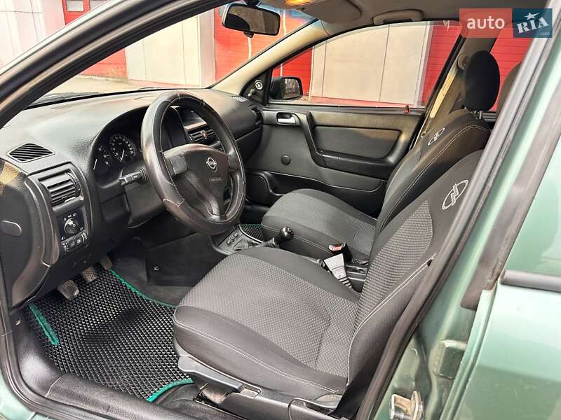 Седан Opel Astra 2005 в Запорожье