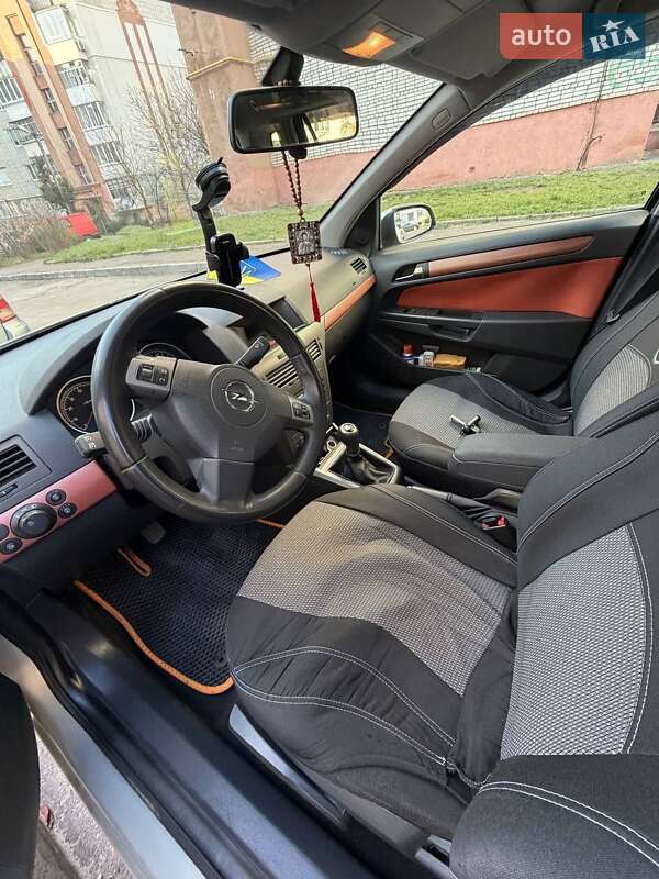 Универсал Opel Astra 2004 в Львове