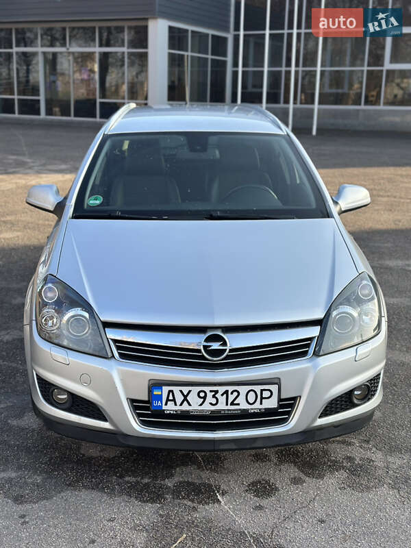 Універсал Opel Astra 2010 в Харкові