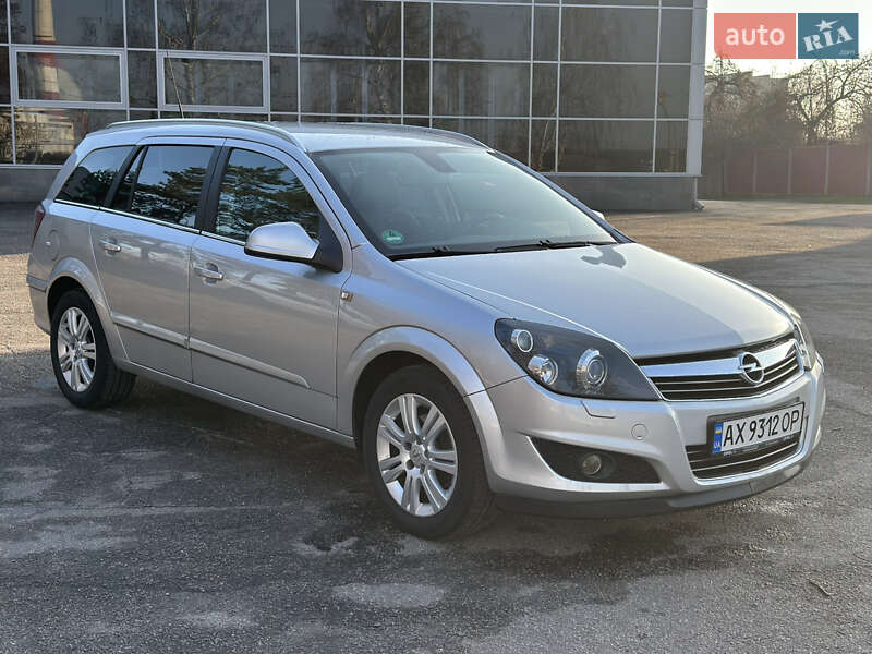 Універсал Opel Astra 2010 в Харкові