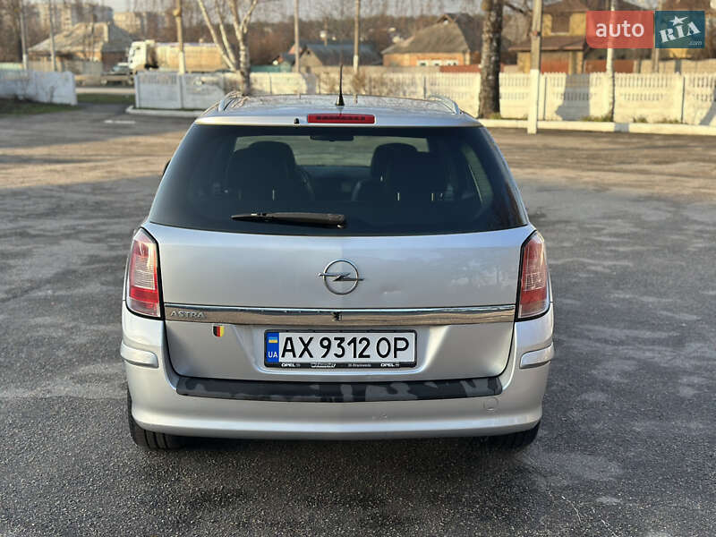 Універсал Opel Astra 2010 в Харкові