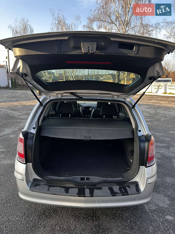 Універсал Opel Astra 2010 в Харкові