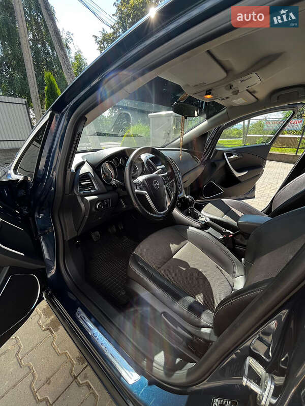 Универсал Opel Astra 2012 в Косове