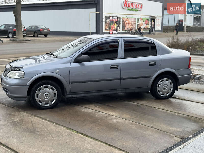 Седан Opel Astra 2007 в Новом Буге