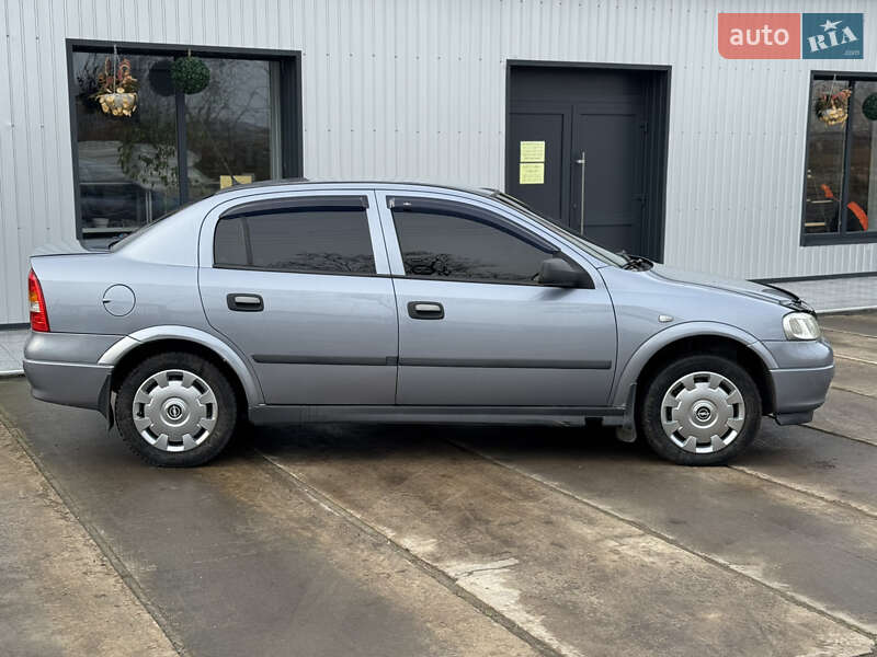 Седан Opel Astra 2007 в Новом Буге