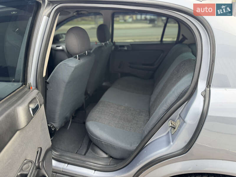 Седан Opel Astra 2007 в Новом Буге