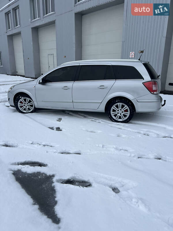 Универсал Opel Astra 2009 в Львове