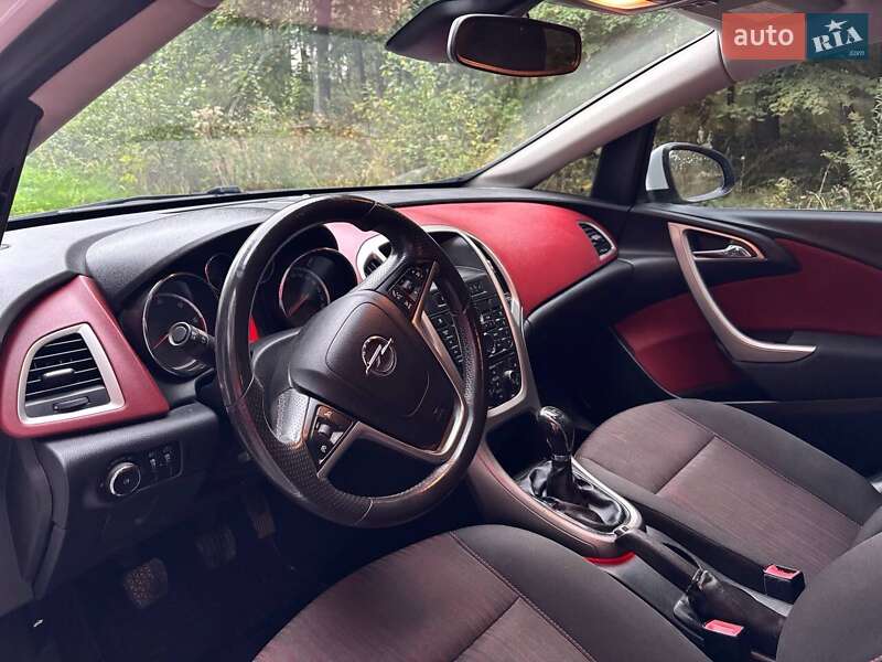 Хэтчбек Opel Astra 2010 в Жовкве