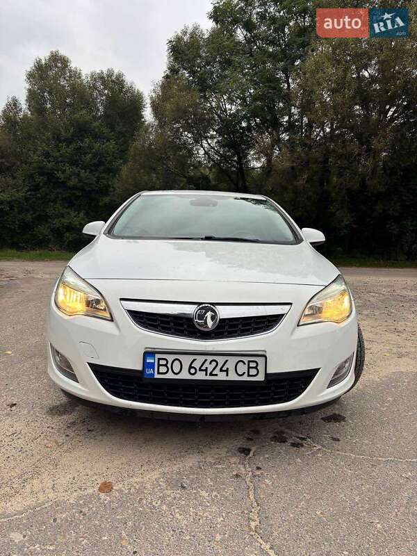Хэтчбек Opel Astra 2010 в Жовкве
