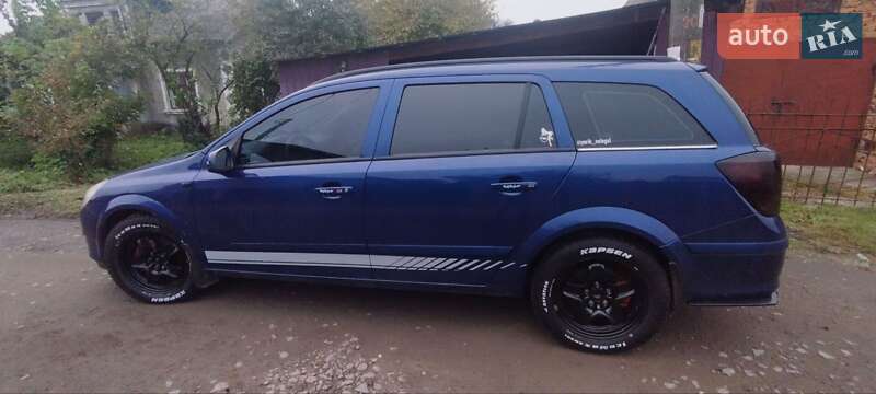 Универсал Opel Astra 2005 в Самборе