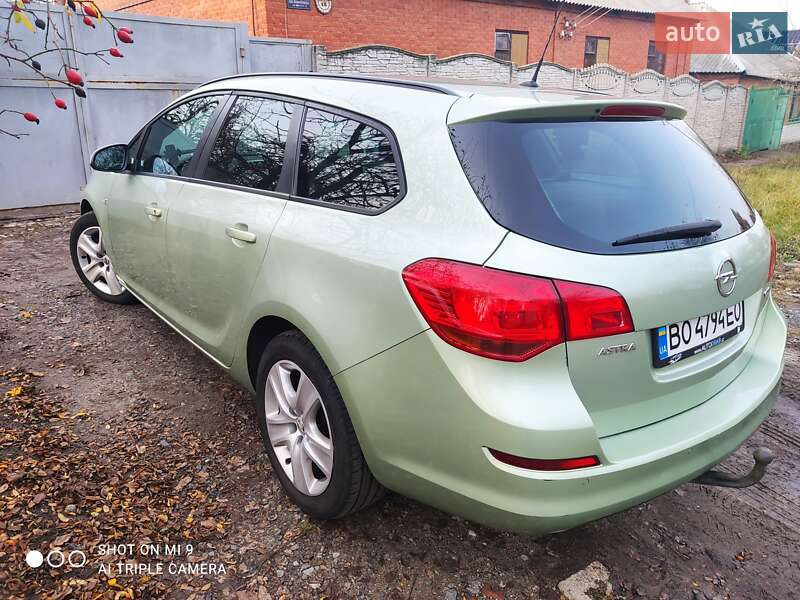 Універсал Opel Astra 2011 в Харкові
