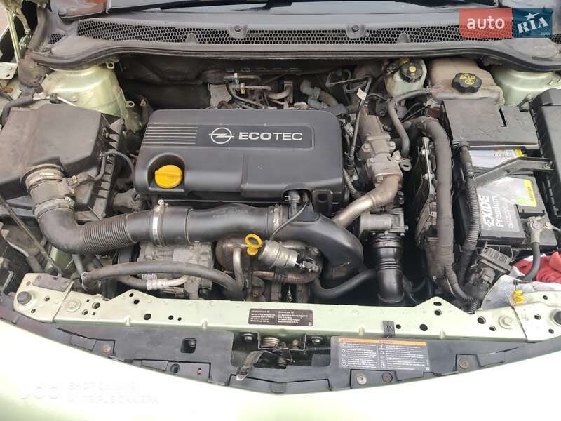 Універсал Opel Astra 2011 в Харкові