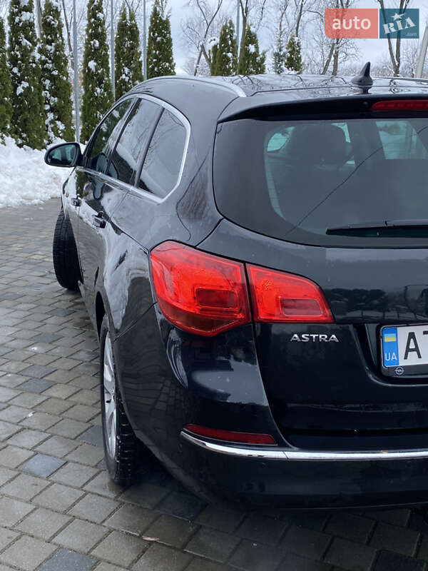 Универсал Opel Astra 2014 в Ивано-Франковске
