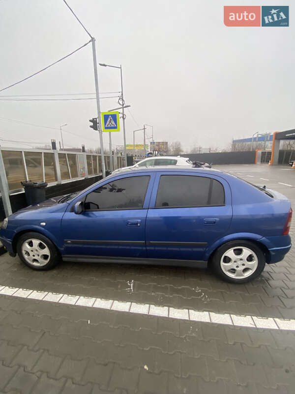 Хэтчбек Opel Astra 2003 в Софиевской Борщаговке