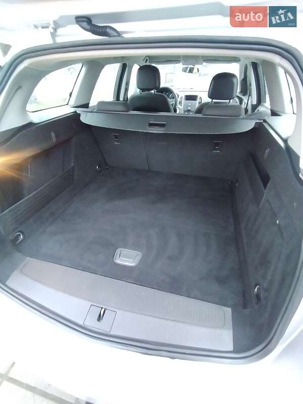 Універсал Opel Astra 2011 в Луцьку