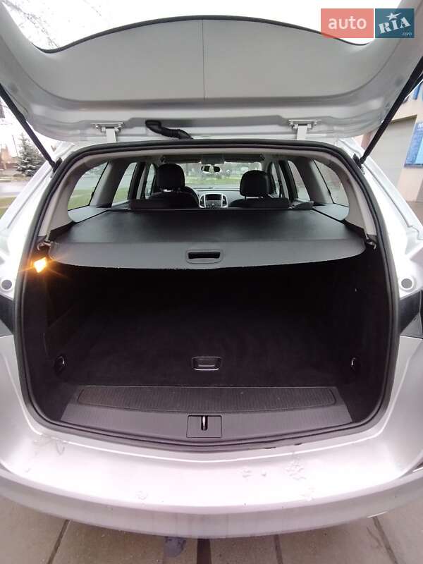 Універсал Opel Astra 2011 в Луцьку