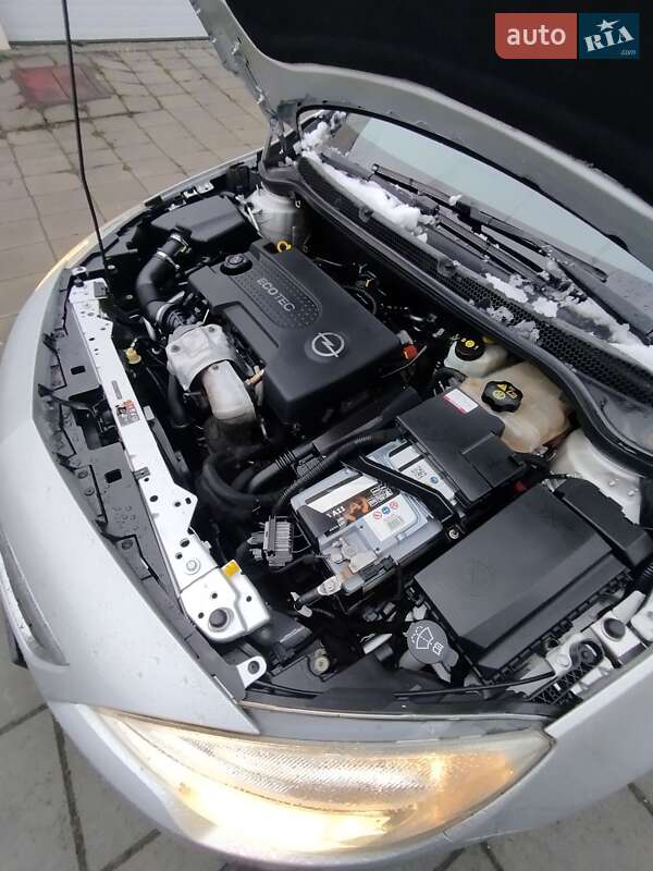 Універсал Opel Astra 2011 в Луцьку