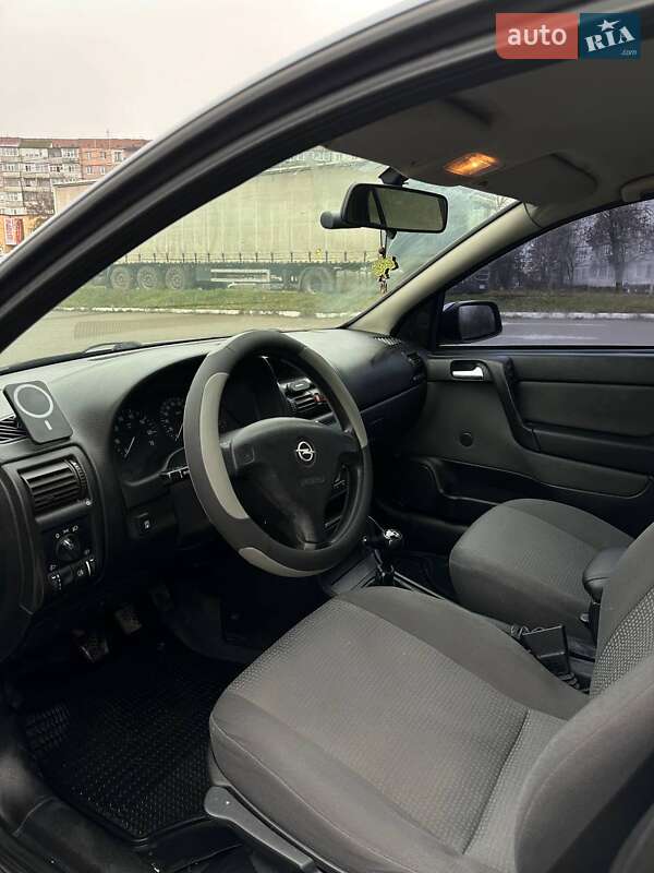 Седан Opel Astra 2006 в Сумах