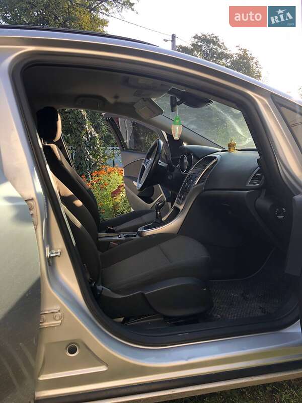 Универсал Opel Astra 2011 в Бучаче