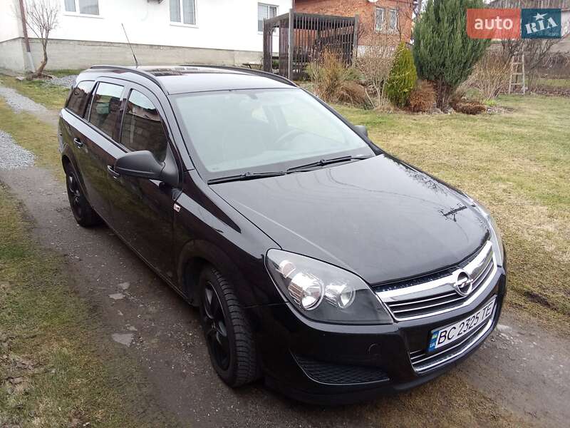Универсал Opel Astra 2012 в Львове