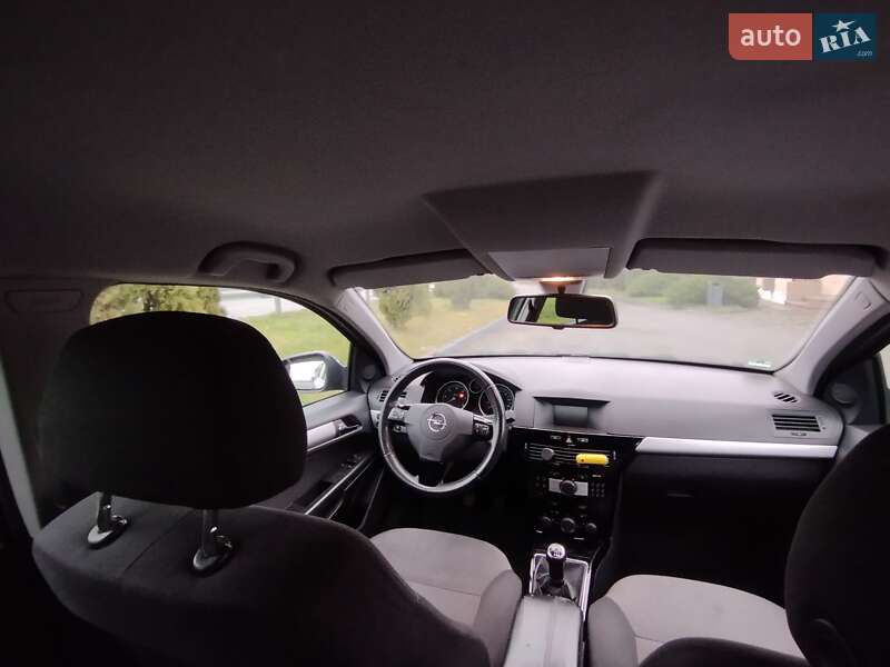 Универсал Opel Astra 2010 в Звягеле