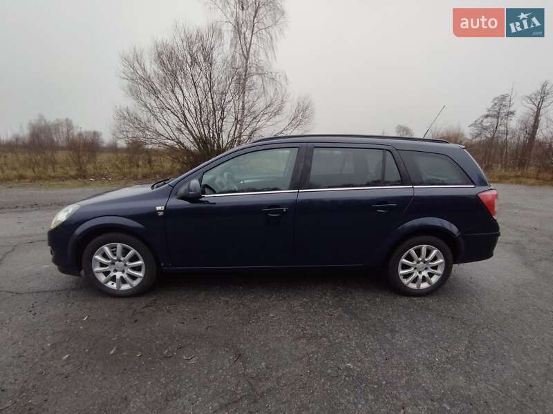 Универсал Opel Astra 2010 в Звягеле