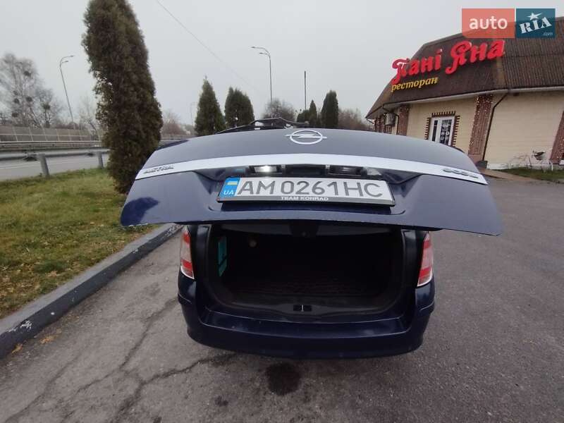 Универсал Opel Astra 2010 в Звягеле