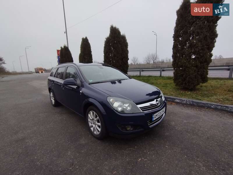 Универсал Opel Astra 2010 в Звягеле
