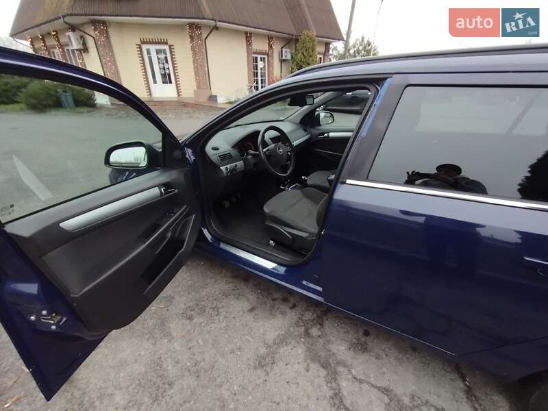 Универсал Opel Astra 2010 в Звягеле