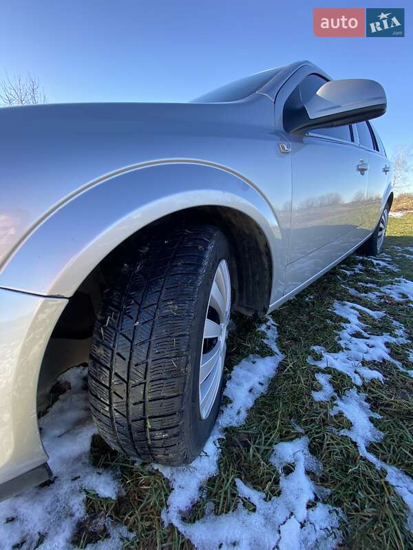 Универсал Opel Astra 2009 в Ивано-Франковске