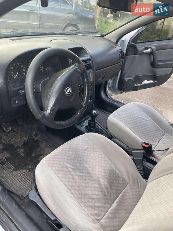 Седан Opel Astra 2005 в Хмельницькому