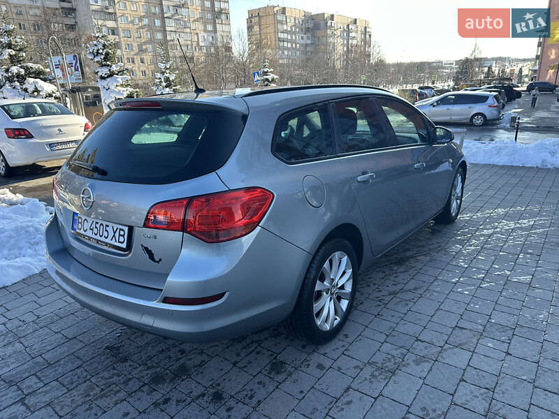 Універсал Opel Astra 2012 в Львові