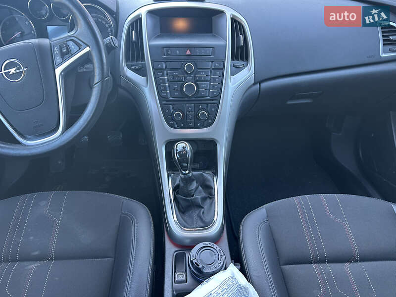 Універсал Opel Astra 2012 в Львові