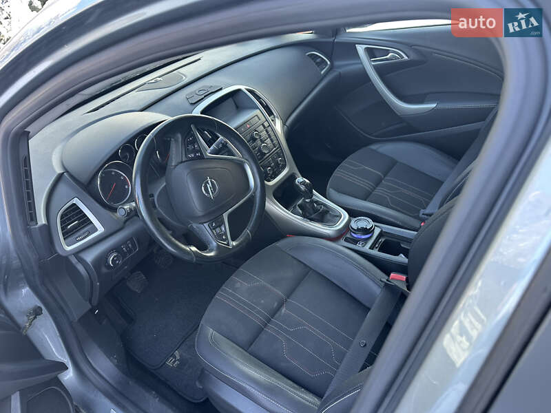 Універсал Opel Astra 2012 в Львові