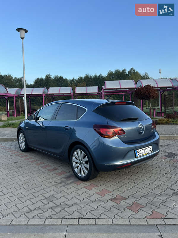 Хэтчбек Opel Astra 2015 в Львове