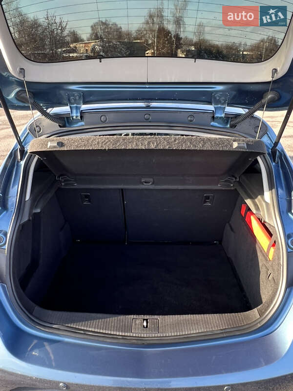 Хэтчбек Opel Astra 2015 в Львове