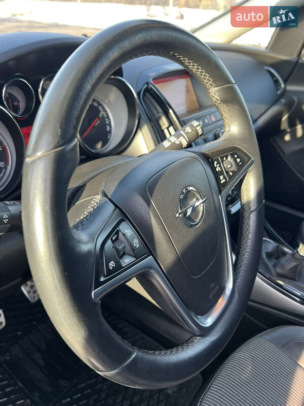 Хэтчбек Opel Astra 2015 в Львове