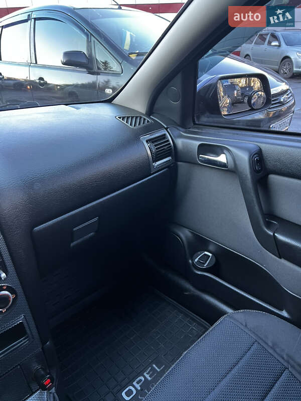 Универсал Opel Astra 2004 в Полтаве