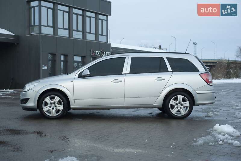 Універсал Opel Astra 2009 в Дрогобичі