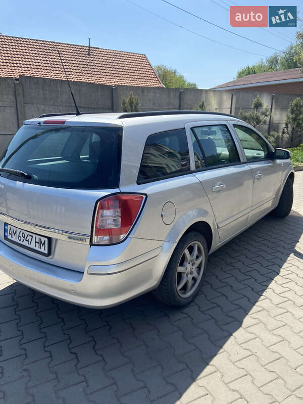 Універсал Opel Astra 2005 в Бердичеві