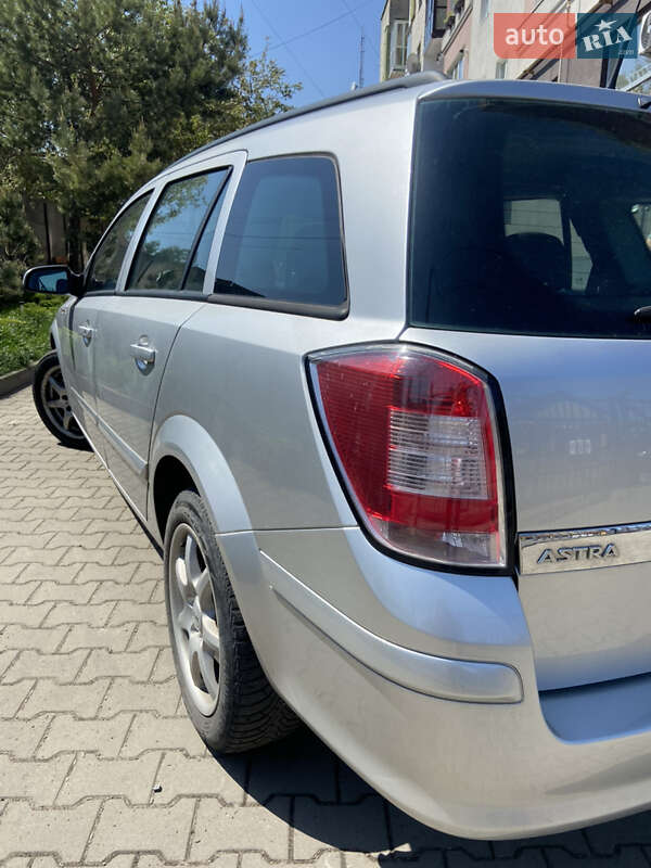 Універсал Opel Astra 2005 в Бердичеві