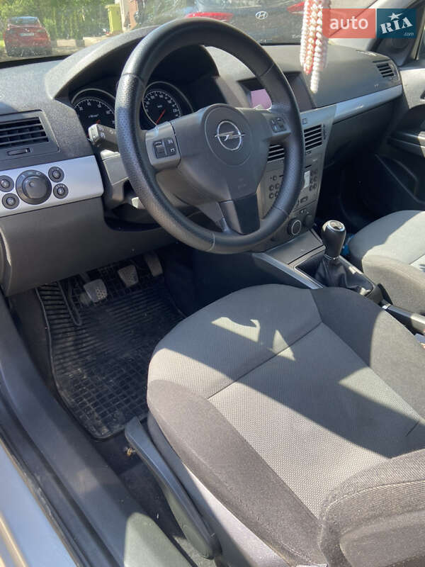 Універсал Opel Astra 2005 в Бердичеві