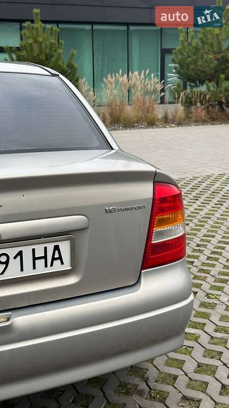 Седан Opel Astra 2008 в Хмельницькому