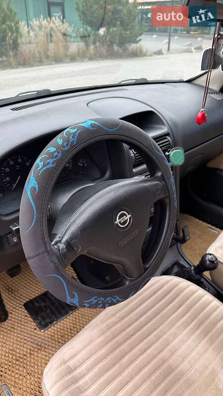 Седан Opel Astra 2008 в Хмельницькому