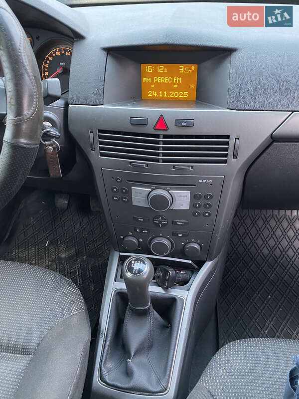 Универсал Opel Astra 2004 в Киеве